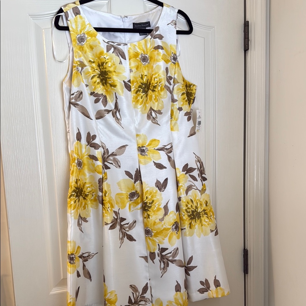 Jessica Howard White and Yellow Sleeveless V-Neck Midi Dress
